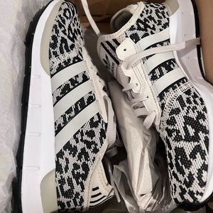 Adidas swift run leopard 8.5